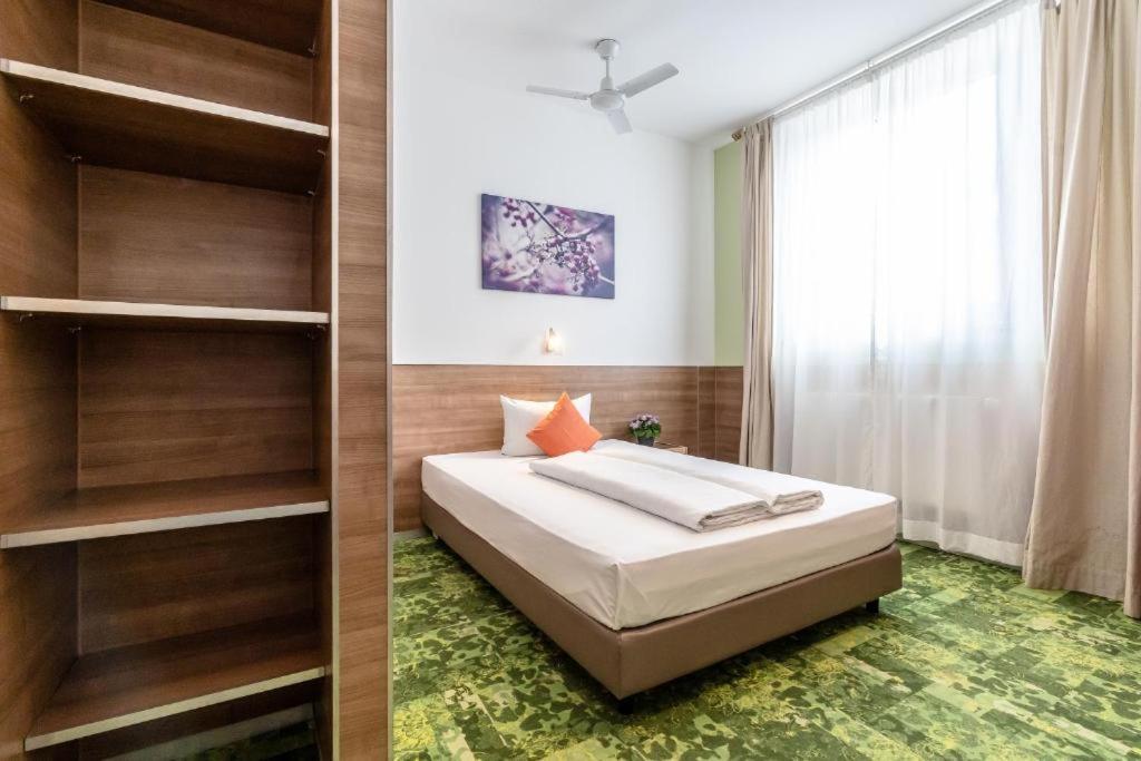 24Seven Apartments - Self Check-In อัลท์ดอร์ฟ ภายนอก รูปภาพ