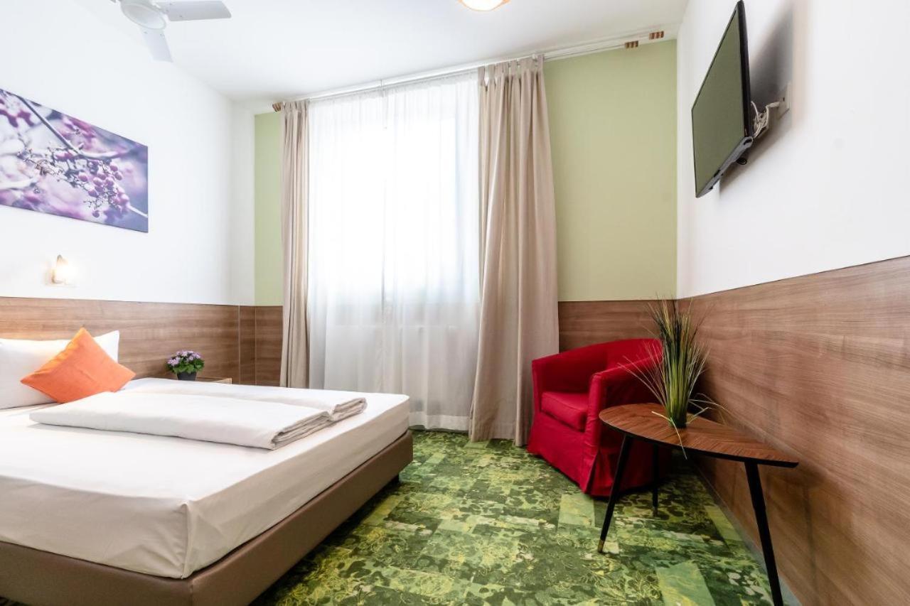 24Seven Apartments - Self Check-In อัลท์ดอร์ฟ ภายนอก รูปภาพ
