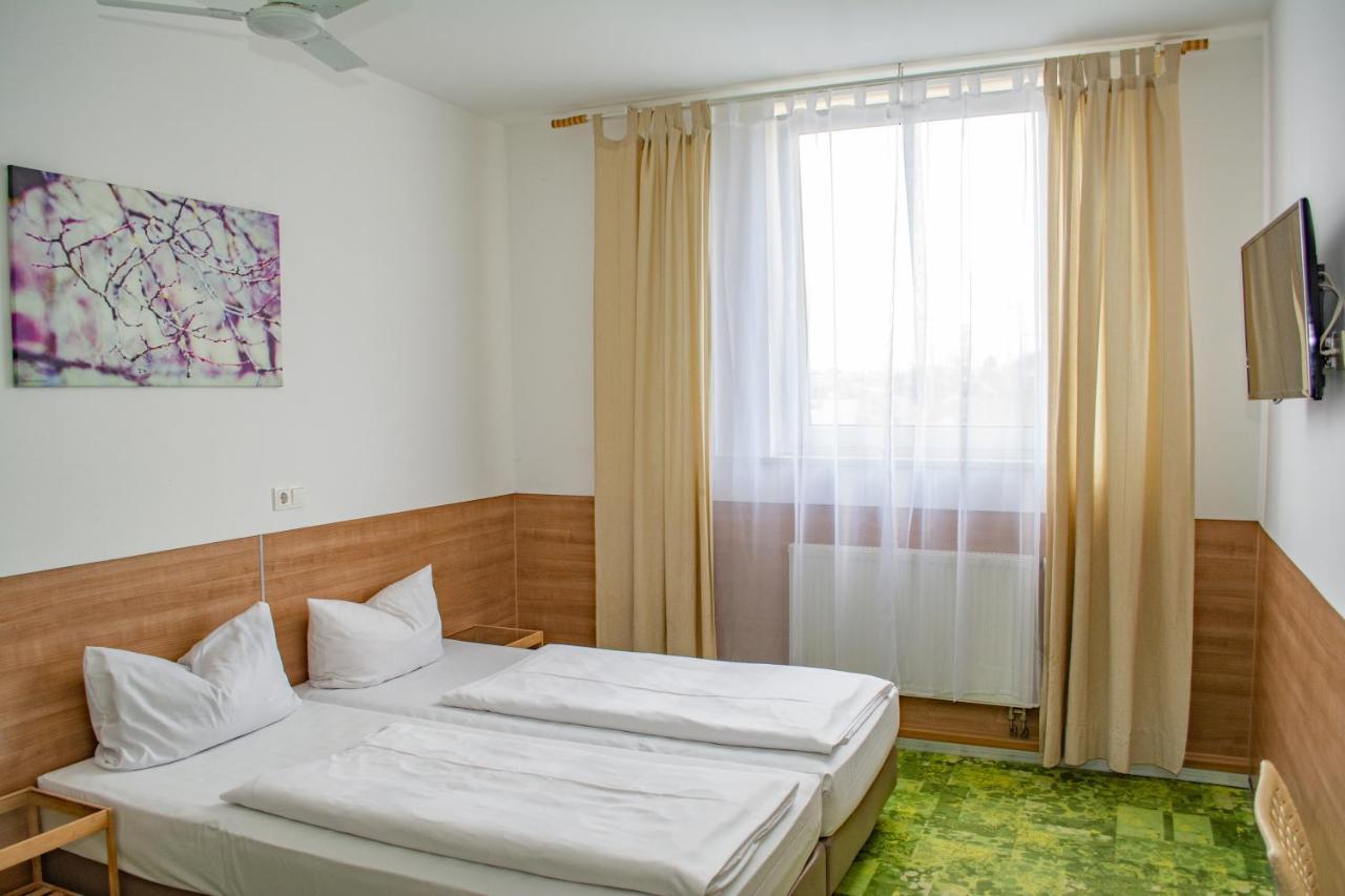 24Seven Apartments - Self Check-In อัลท์ดอร์ฟ ภายนอก รูปภาพ